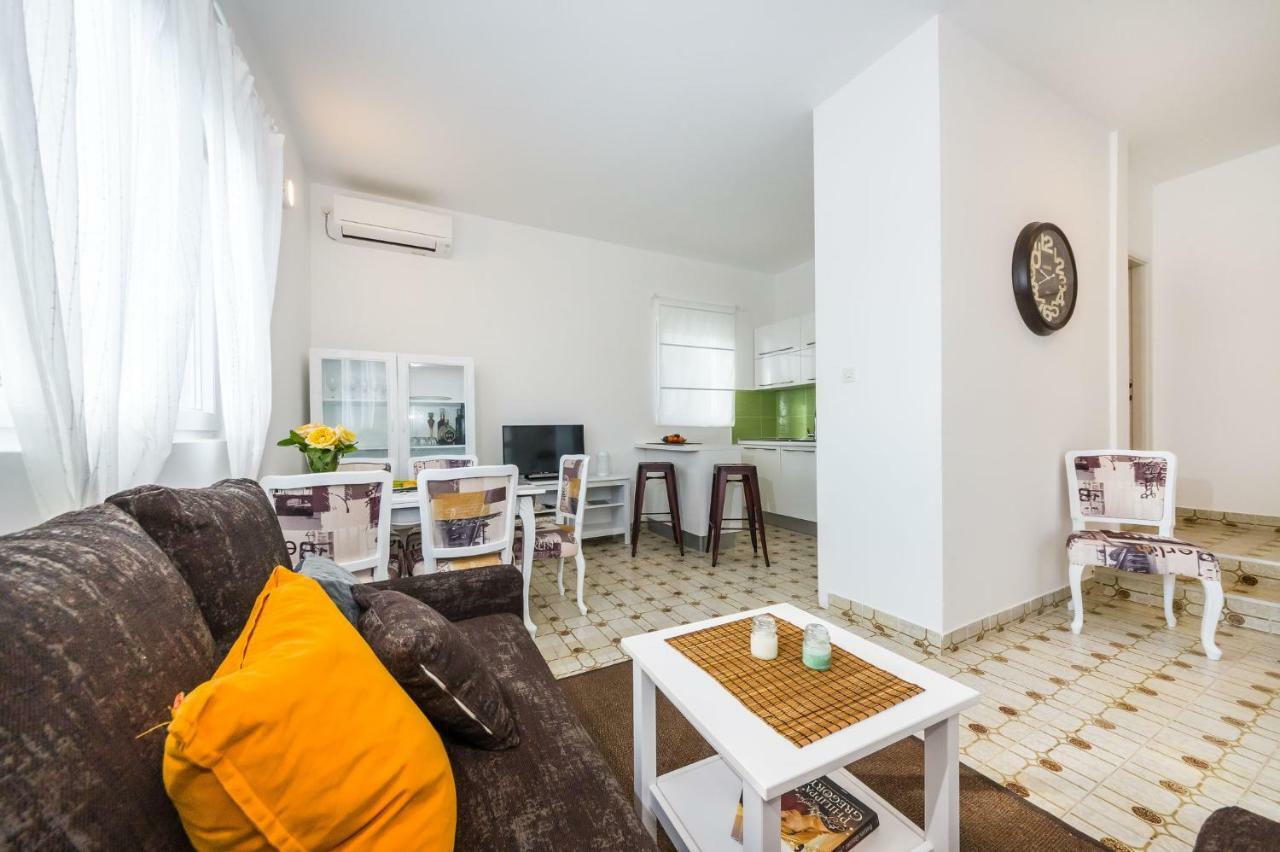 Sestrice Apartment Drage Exterior photo