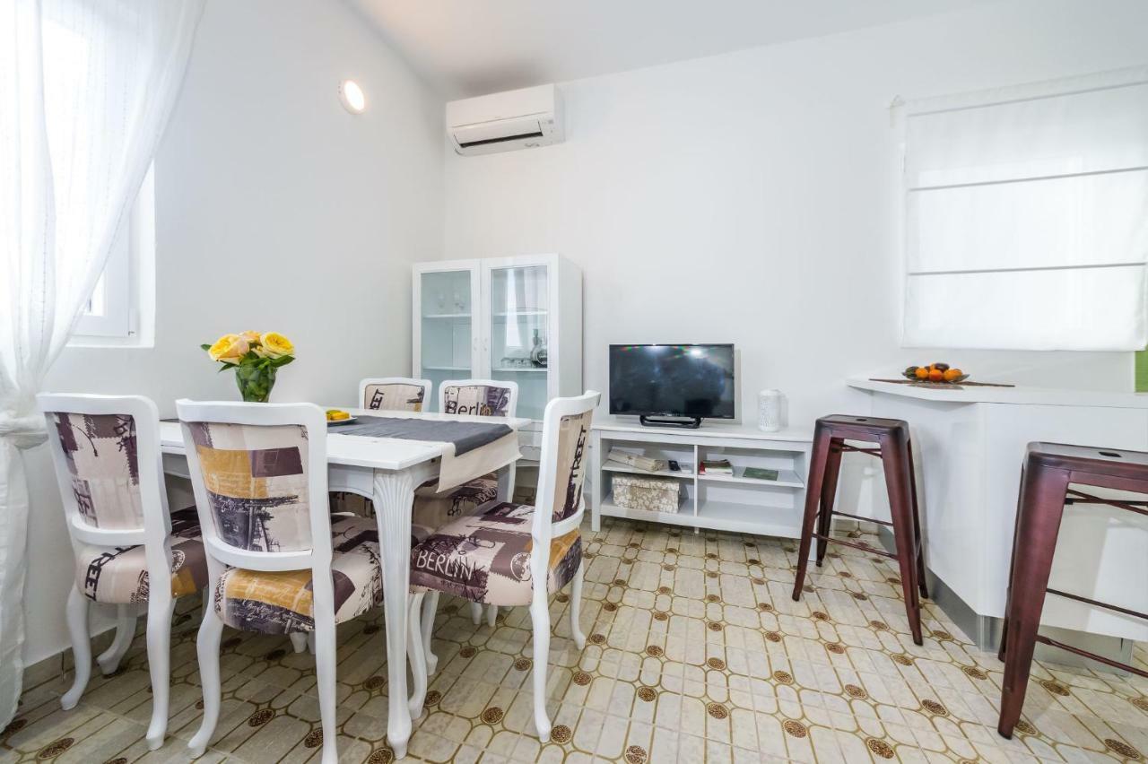 Sestrice Apartment Drage Exterior photo