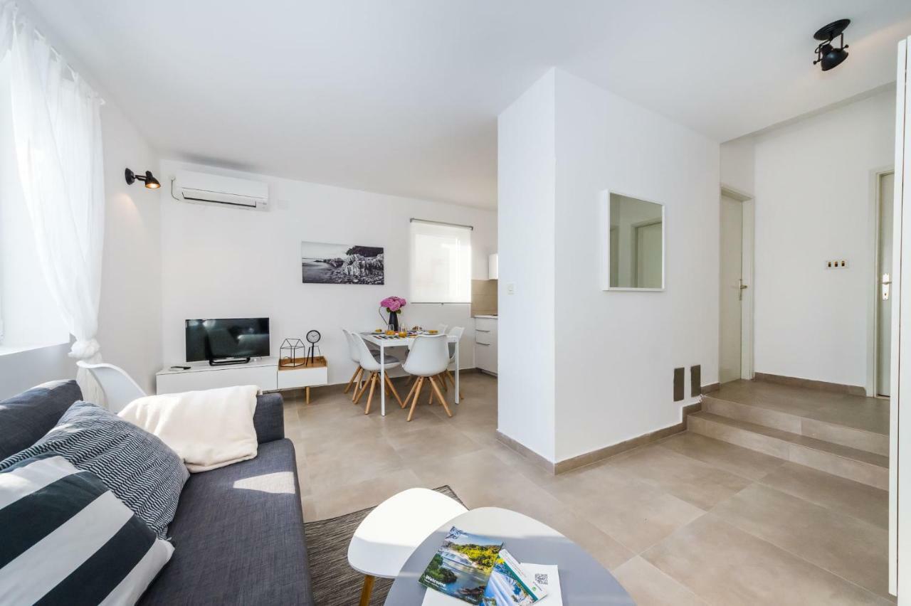 Sestrice Apartment Drage Exterior photo
