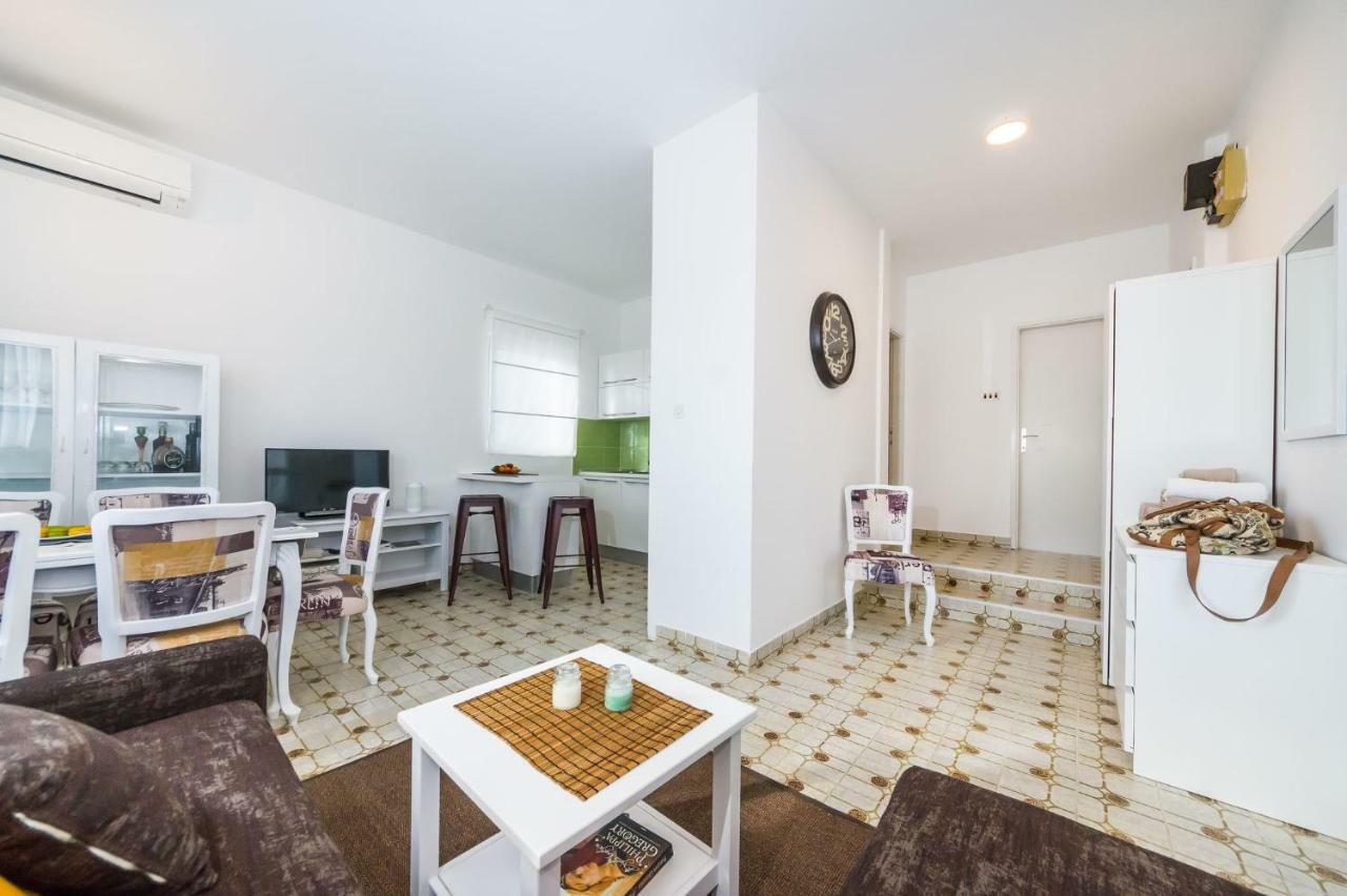 Sestrice Apartment Drage Exterior photo