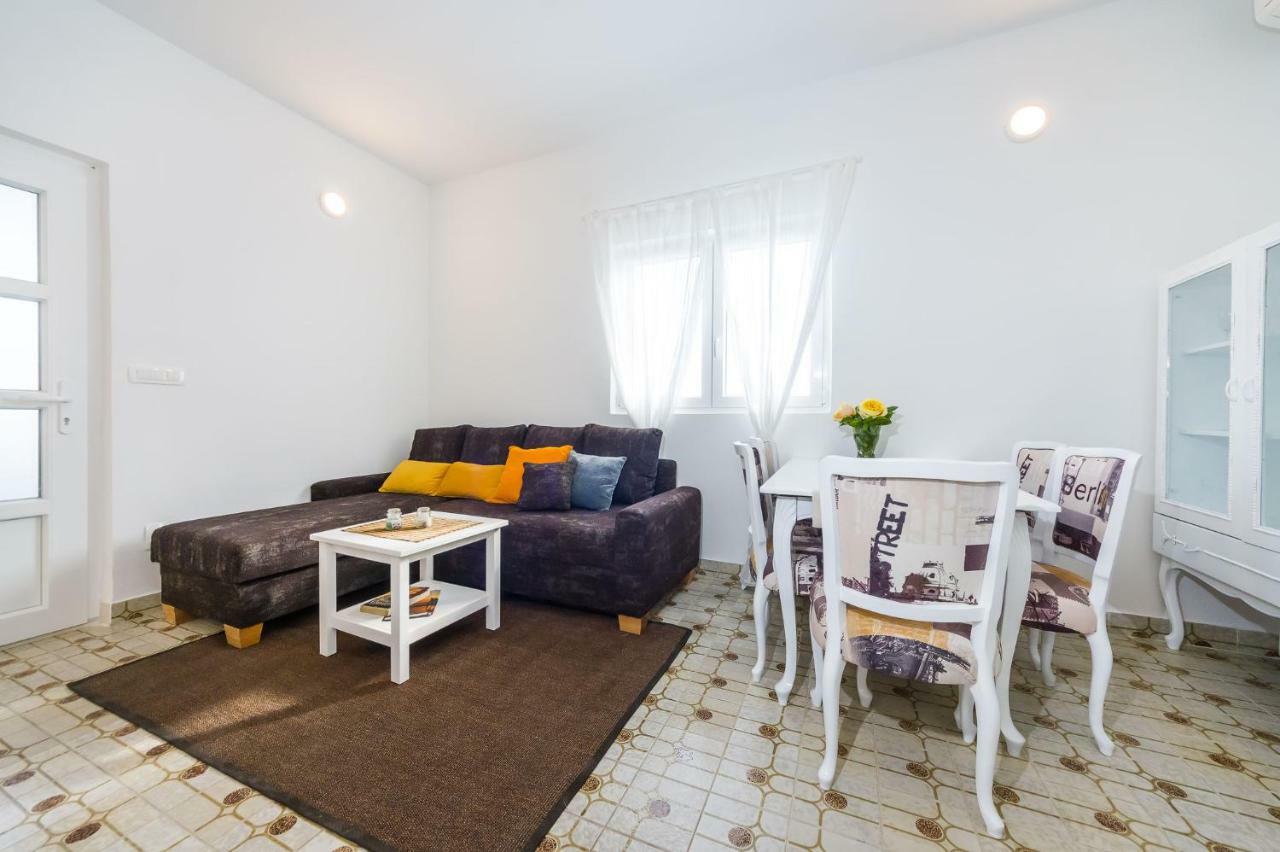 Sestrice Apartment Drage Exterior photo